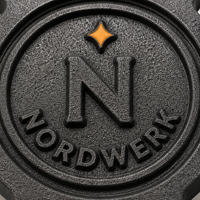 Nordwerk Untersetzer — Nahaufnahme des gegossenen Zeichens